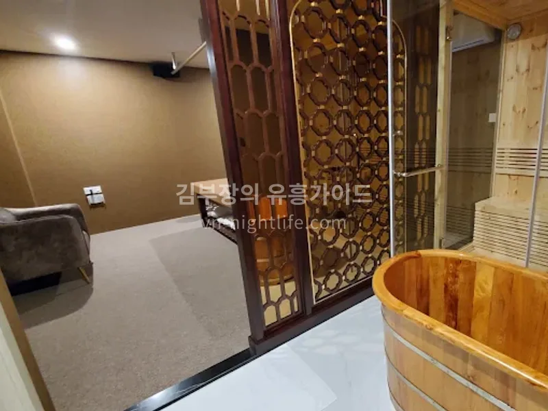 호치민 루나 마사지 사우나와 원목 욕조