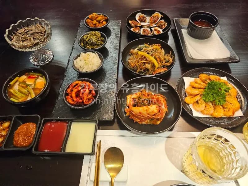 호치민 더조선 한정식 상차림