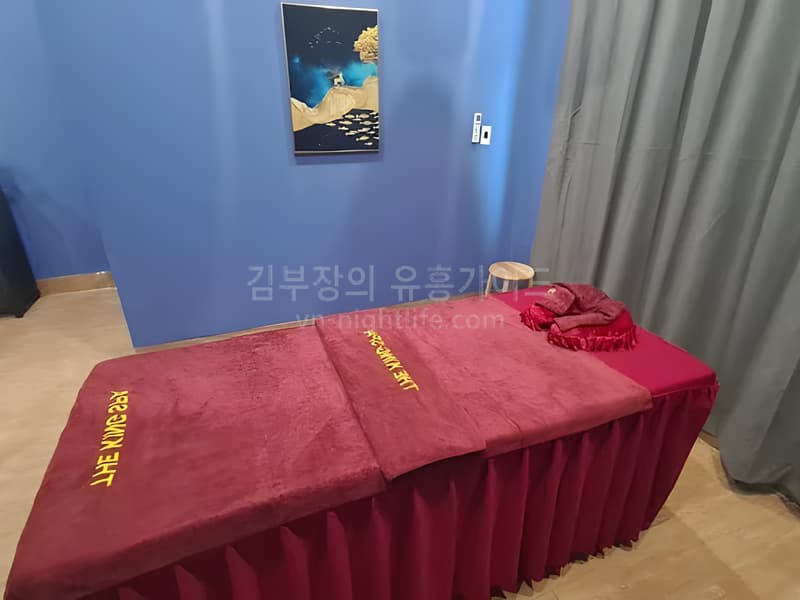 다낭 더킹스파 로고 자수 마사지 베드