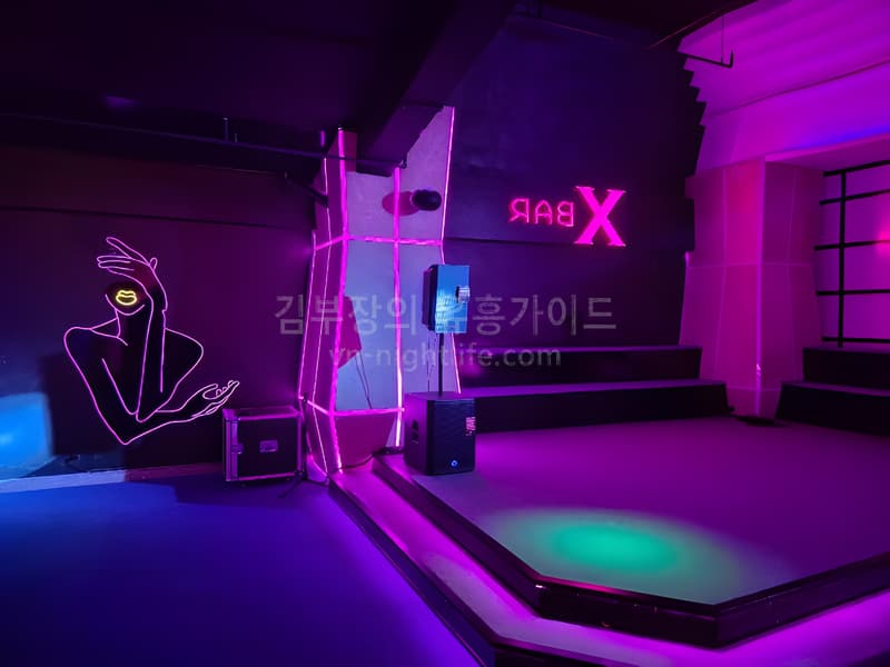 다낭 엑스바 무대와 플로어